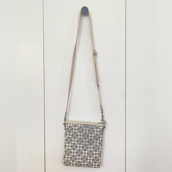 Coach - Messenger Crossbody Bag in Pink/Grey/White Colorblock Signature Canvas - Picture 5 of 13